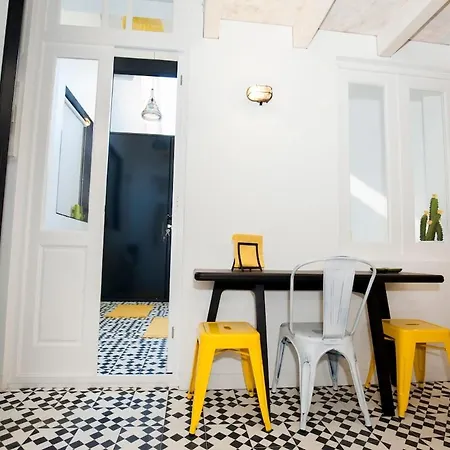 Get A Cactus And Books Apartament *