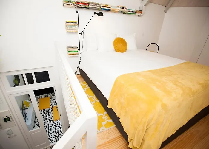 Get A Cactus And Books Apartment Porto