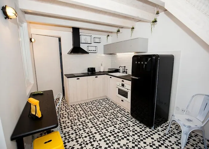 Apartment Get A Cactus And Books Porto