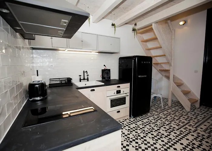 Apartment Get A Cactus And Books Porto