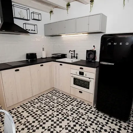 Apartment Get A Cactus And Books Porto