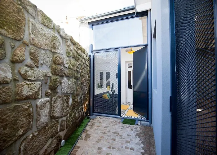 Get A Cactus And Books Apartment Porto